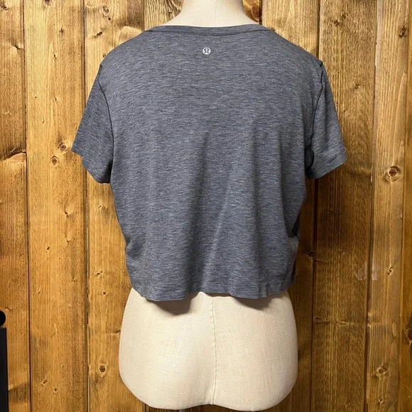 Lululemon 6 or 8 Intended Gray Twist Front Crop Workout Shirt Athleisure Gym - Picture 4 of 6